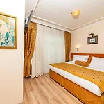 Santa Ottoman 3*