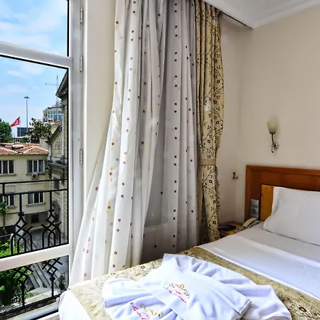 Hotel Santa Ottoman