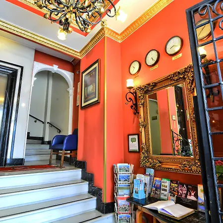 Hotel Santa Ottoman