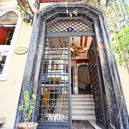 Hotel Santa Ottoman