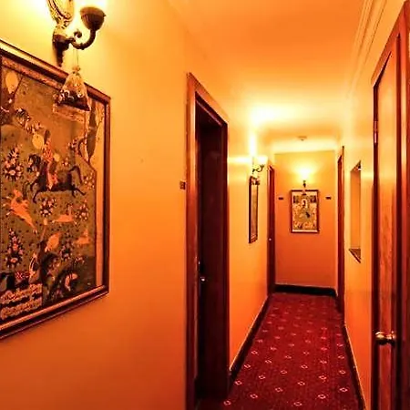 Santa Ottoman 3*